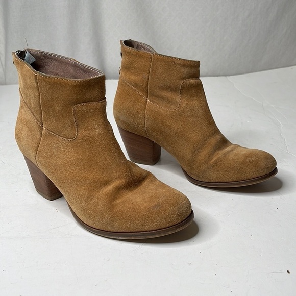GARNET Hill Camel Suede Back Zip Round Toe Booties 2.3 Inch Heel Size 7 1/2 - Picture 3 of 9